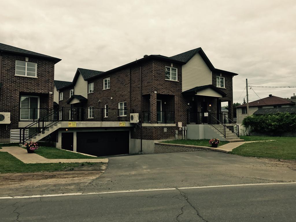 Luxury Two Story Villa Unit D Laval Esterno foto