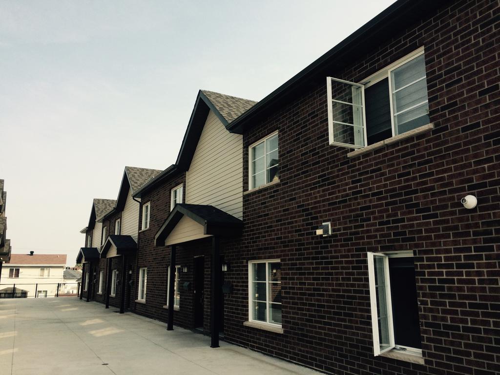 Luxury Two Story Villa Unit D Laval Esterno foto
