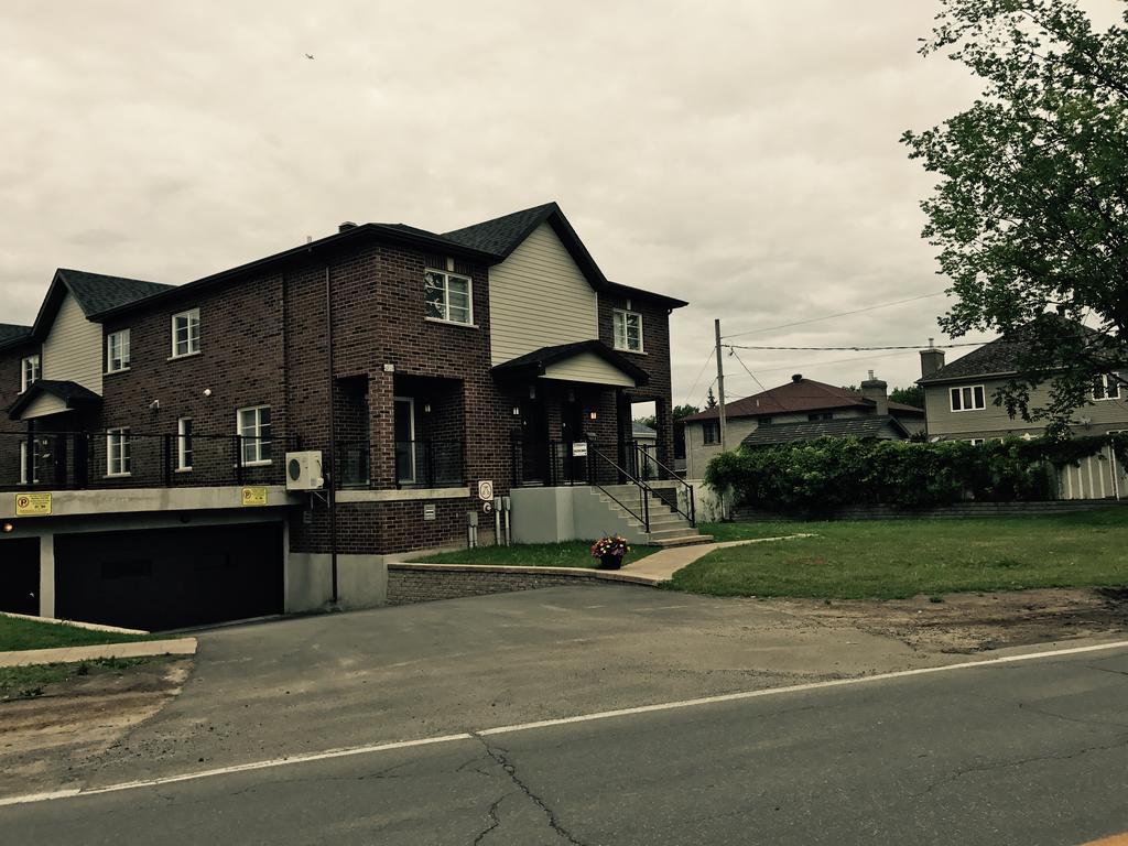 Luxury Two Story Villa Unit D Laval Esterno foto
