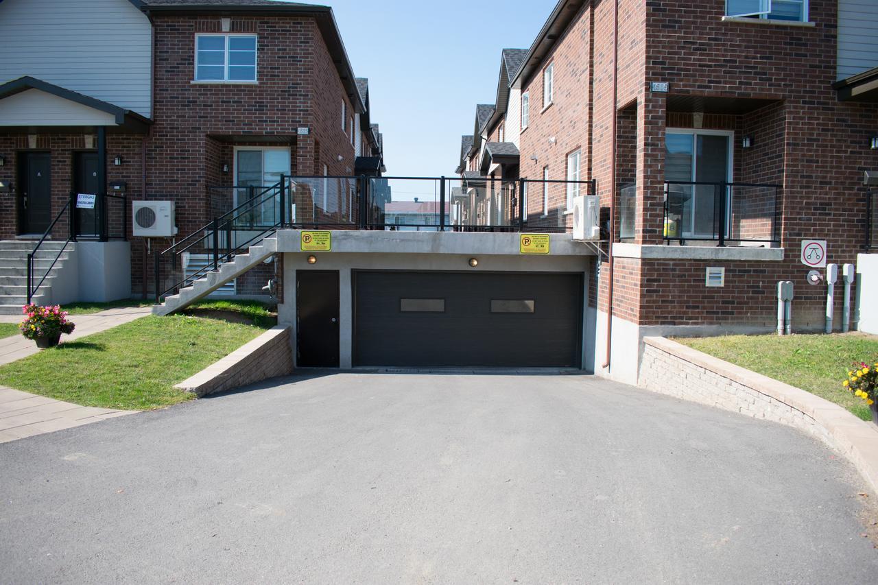 Luxury Two Story Villa Unit D Laval Esterno foto